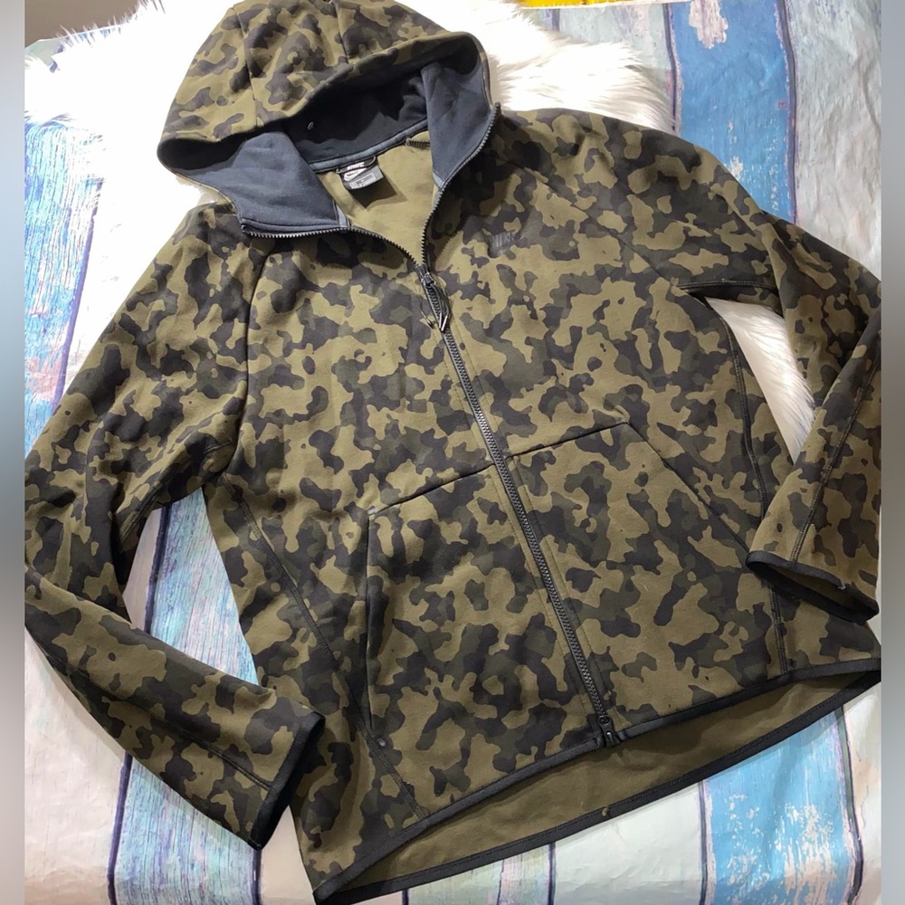 Nike tech jacket men’s size m